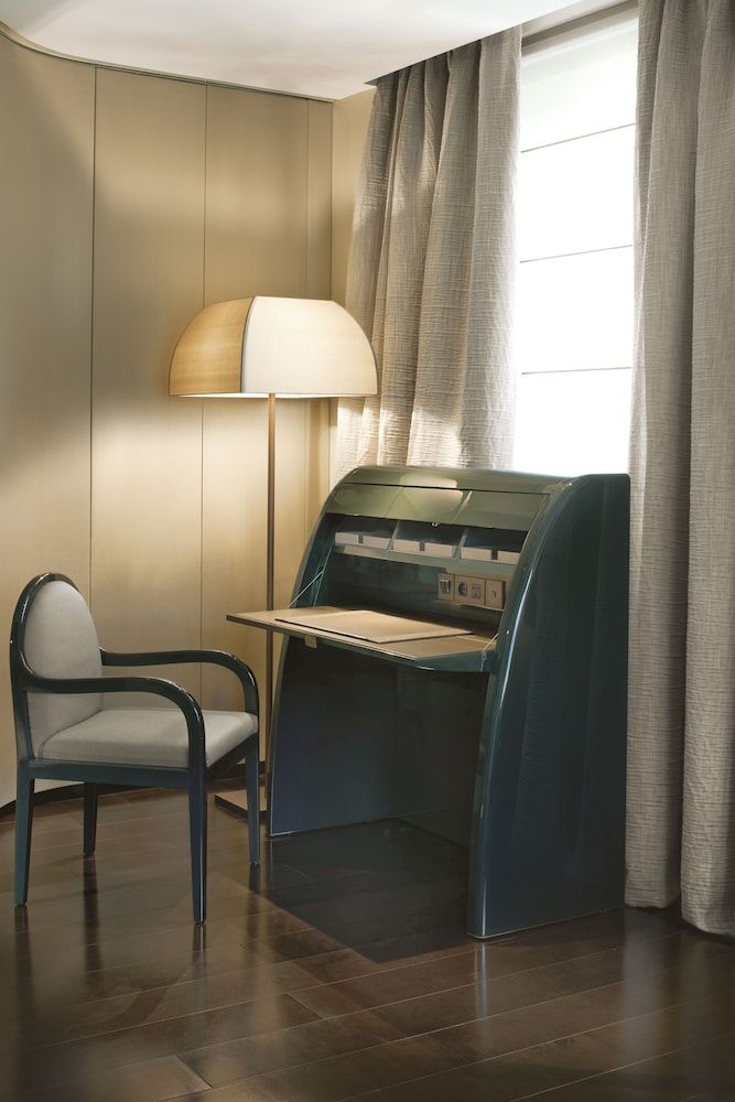 Armani Hotel Milano Deluxe Room 5