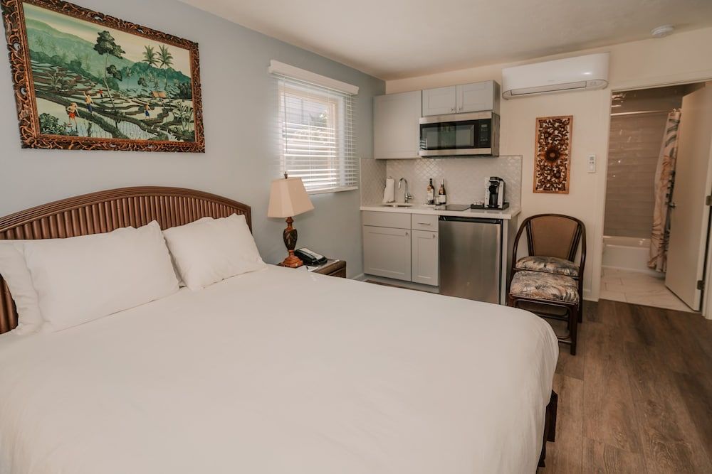 Basic Room, 1 Queen Bed