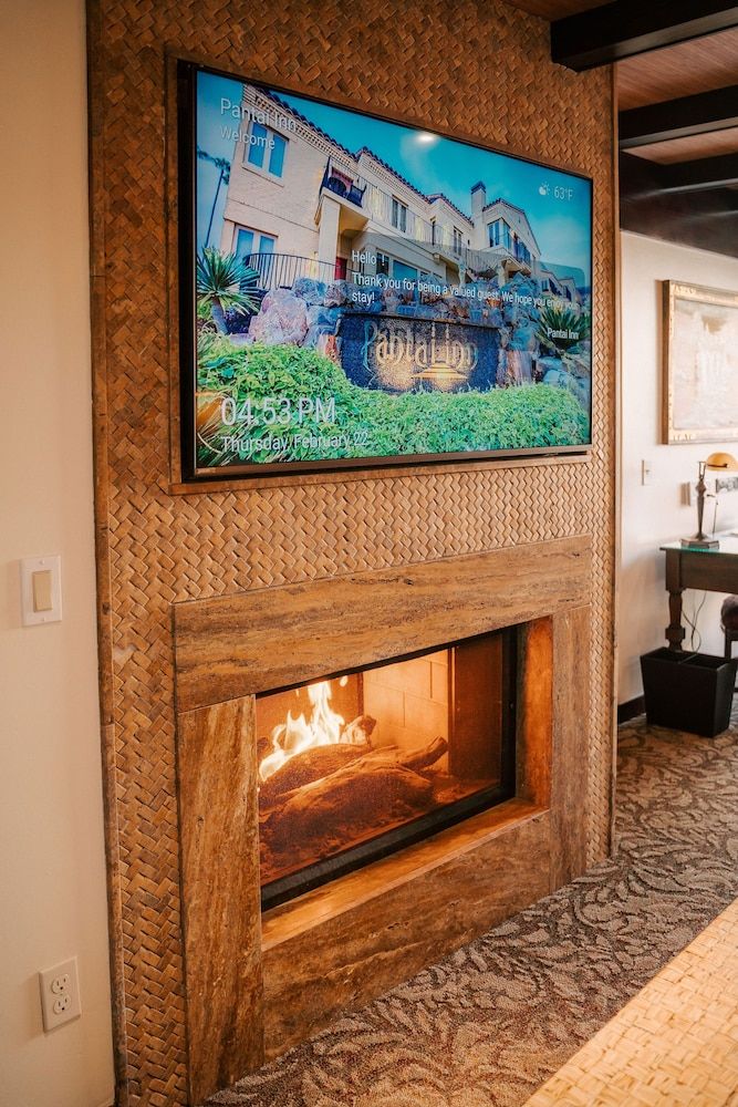 Pantai Inn Deluxe Room, 1 King Bed 9