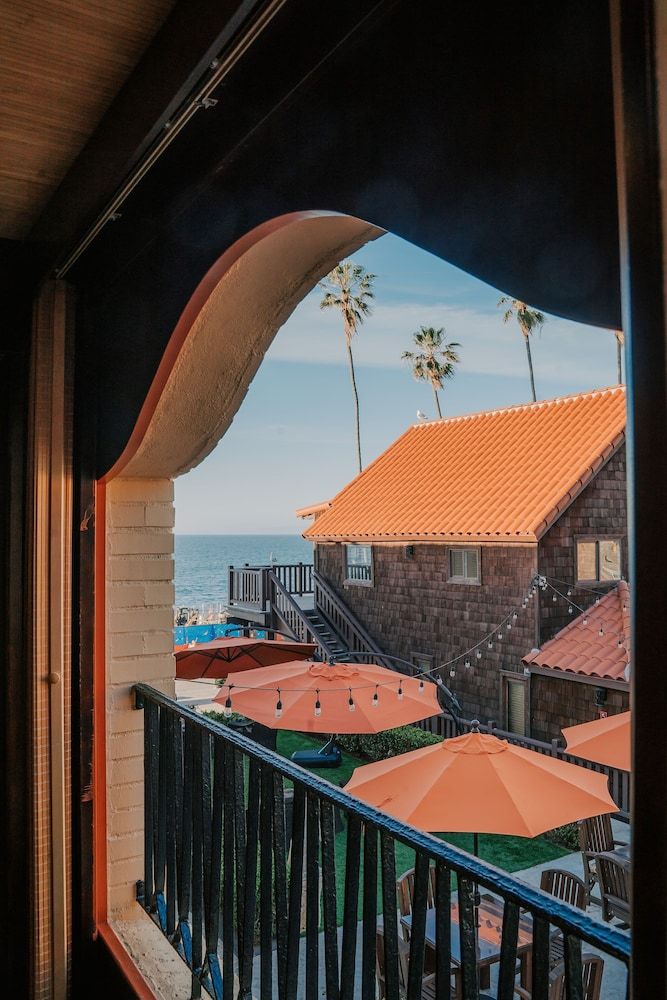 Pantai Inn Deluxe Room, 1 King Bed 5