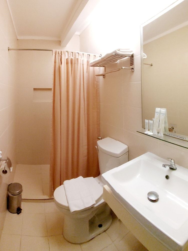Chalet Baguio Standard Quadruple Room, Multiple Beds 4