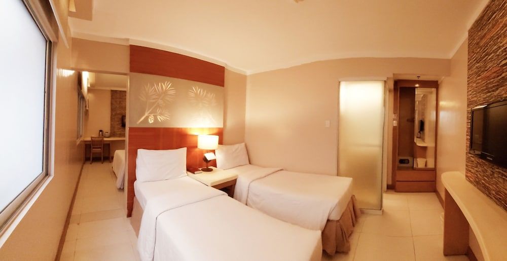 Chalet Baguio Standard Quadruple Room, Multiple Beds 2
