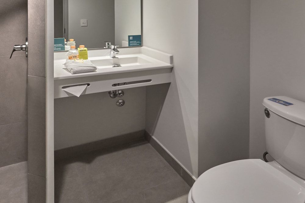 City Express Junior by Marriott Guadalajara Periférico Sur Room, 1 Queen Bed 7