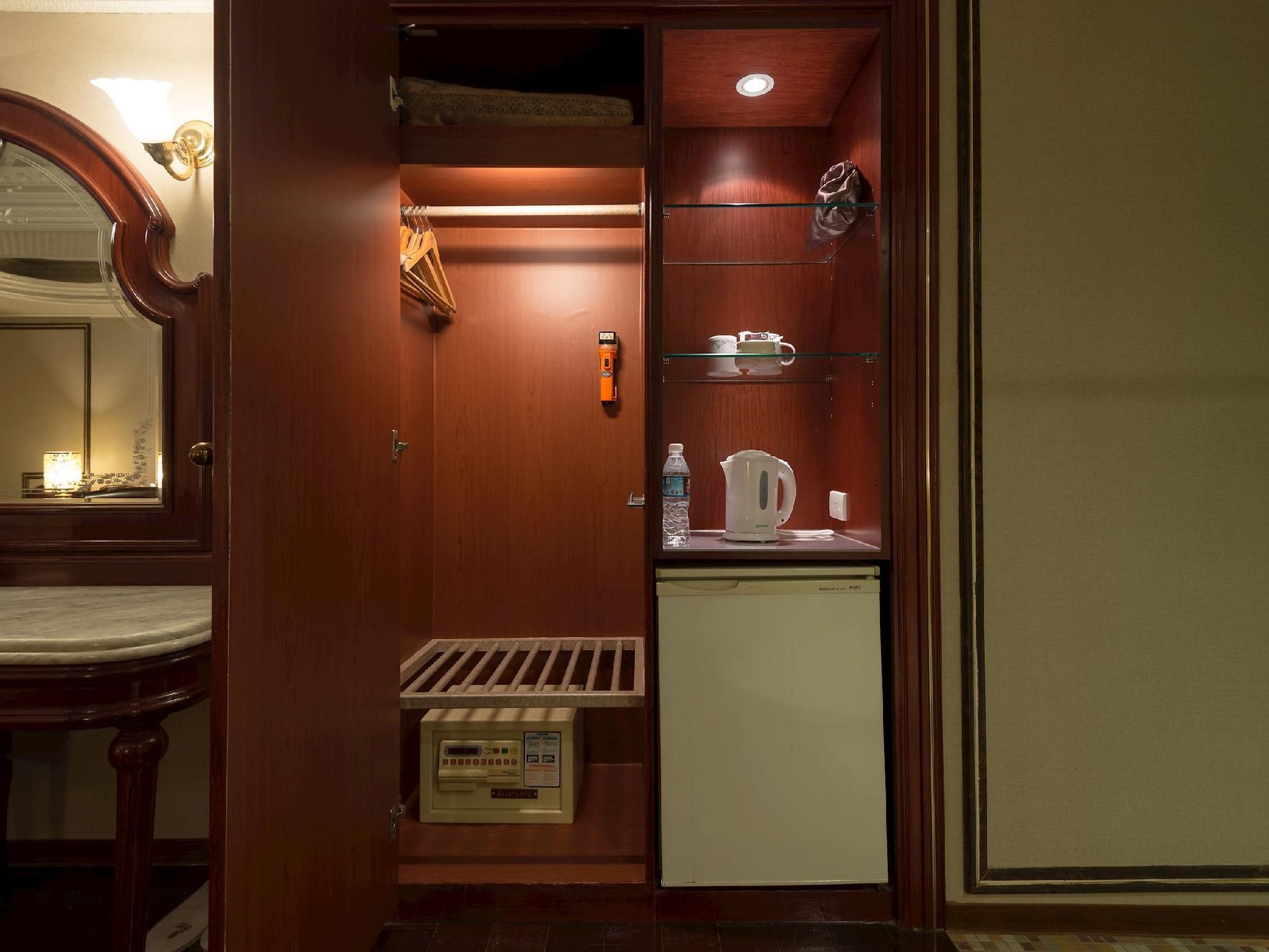 Happiness Hotel Double 3