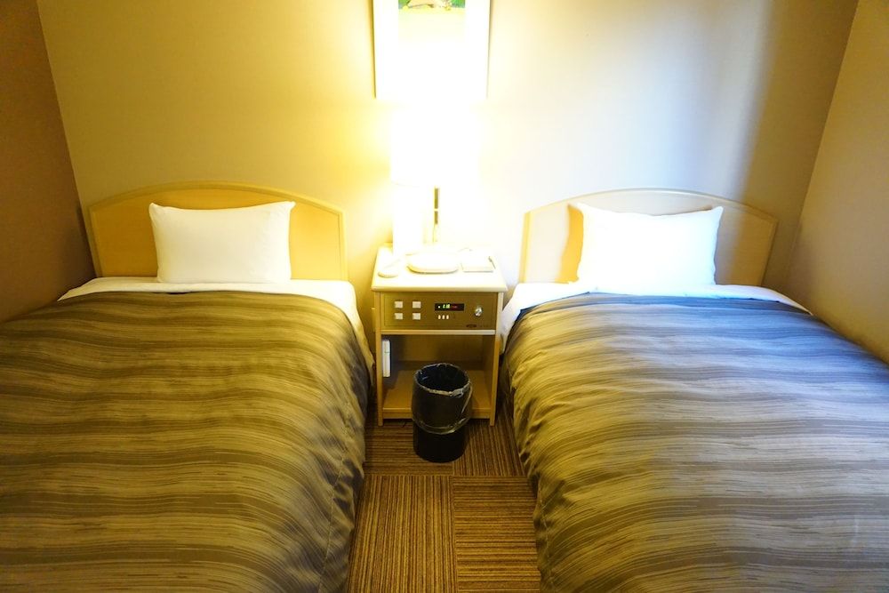 Twin Room, Smoking