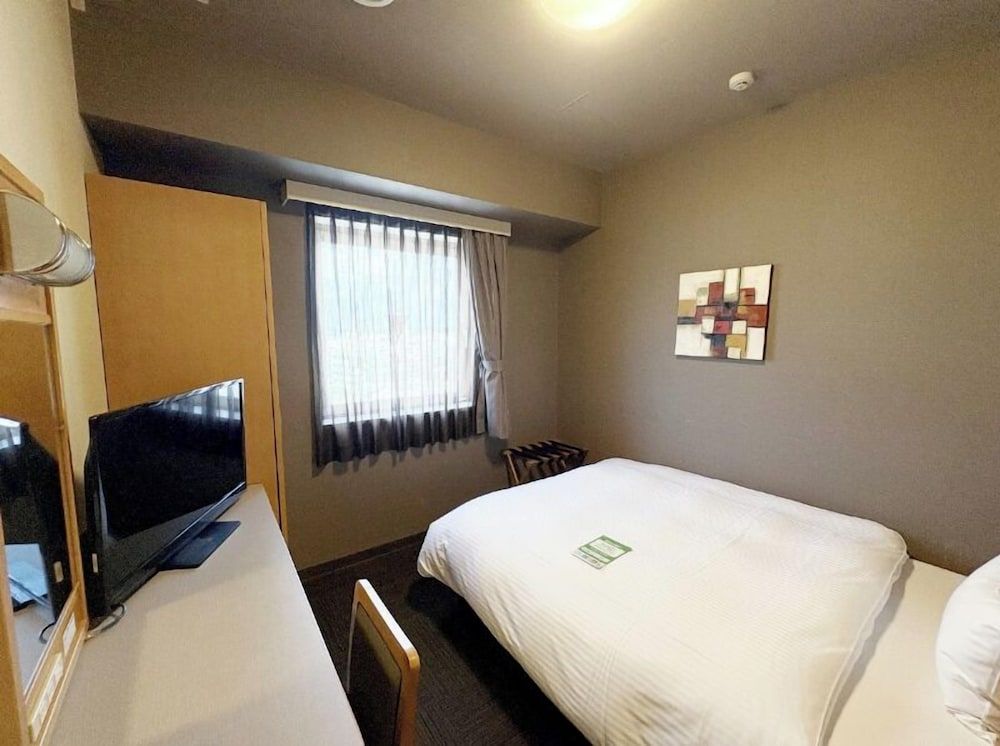 Single Room, Smoking