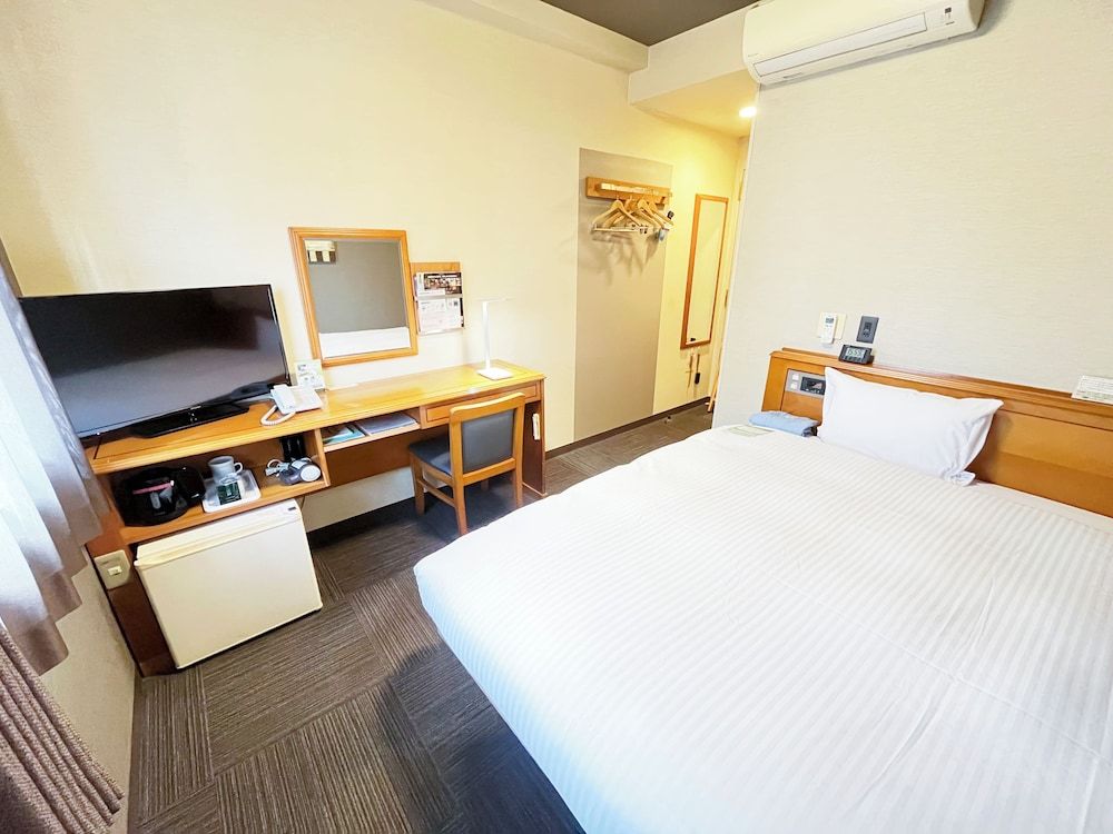 Single Room, Smoking