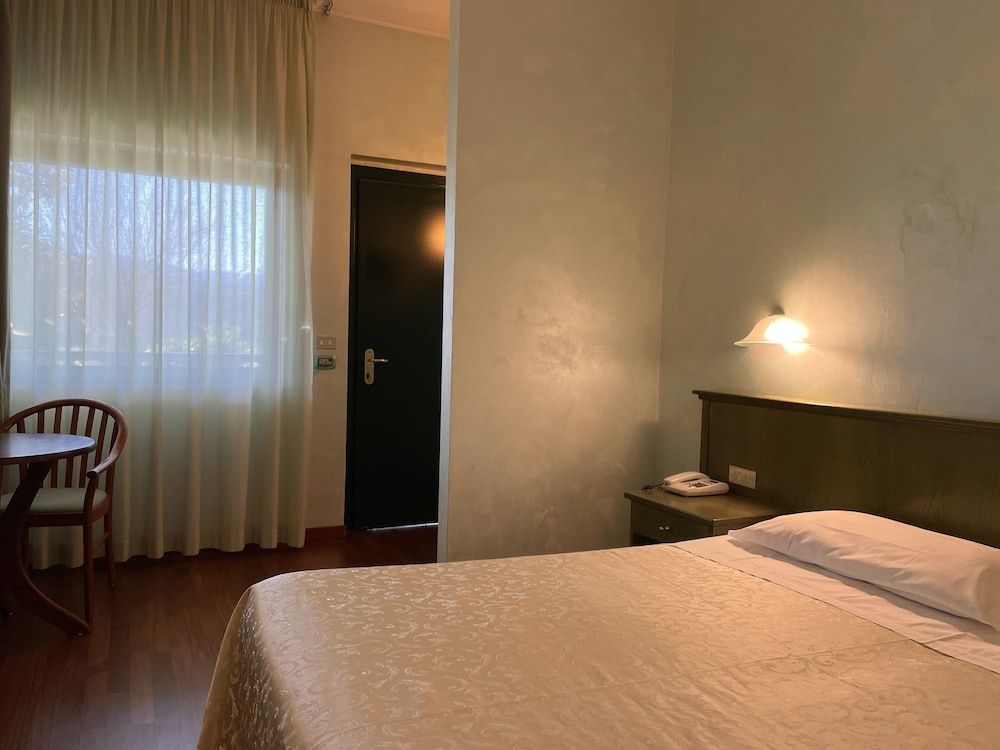 Hotel Meeting Santacroce Standard Double or Twin Room 5