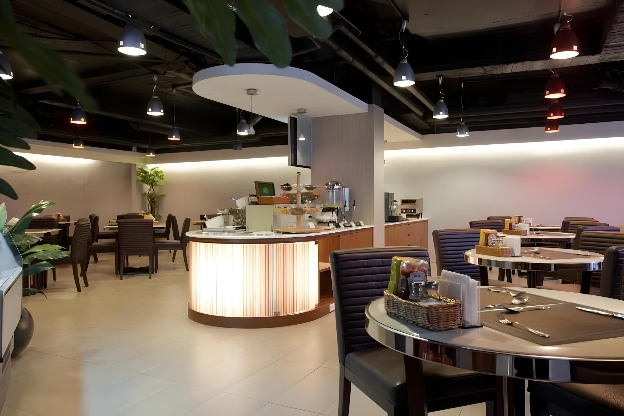 undefined Deja Vu Hotel 8