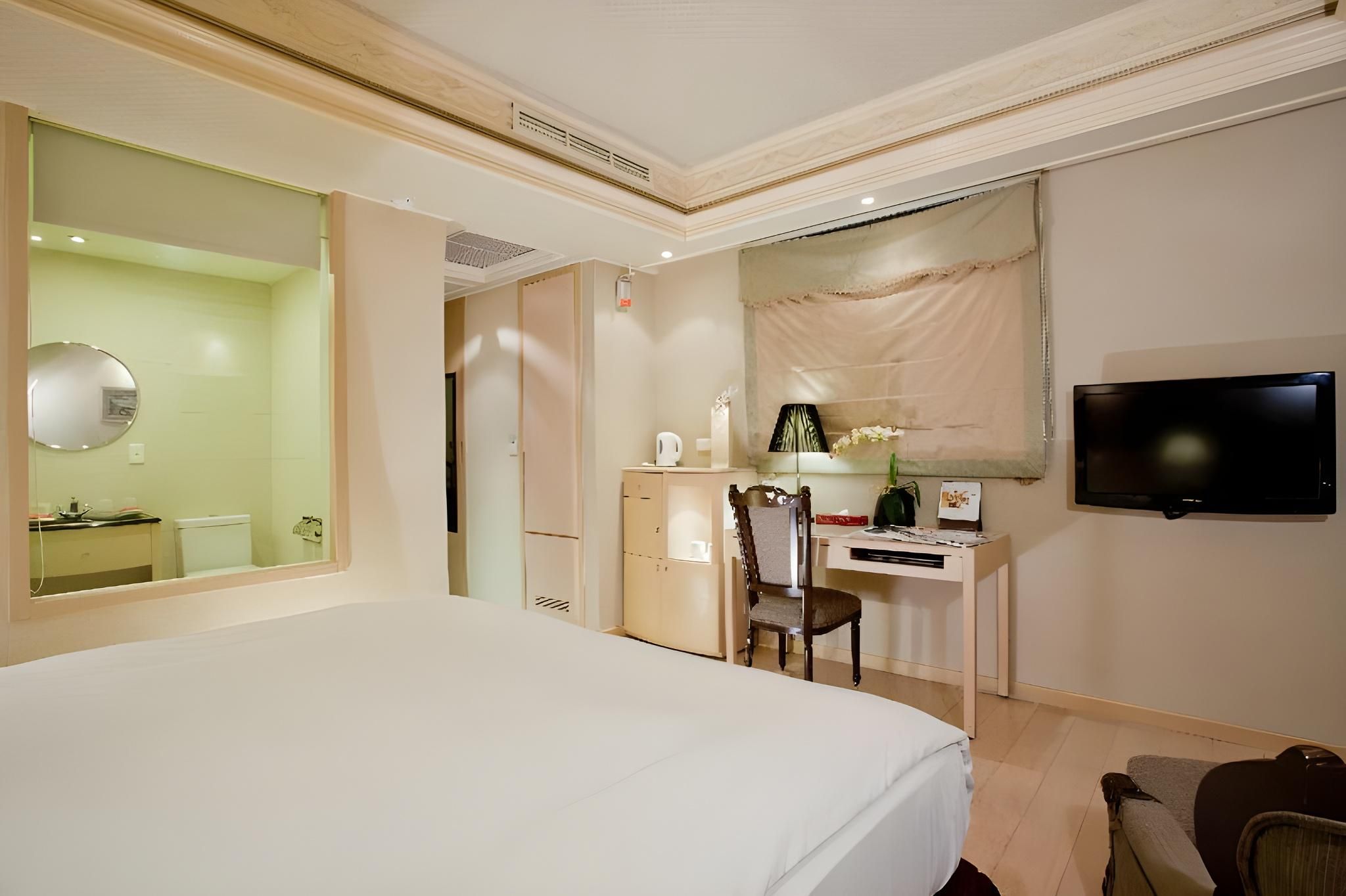 Deja Vu Hotel Twin 2