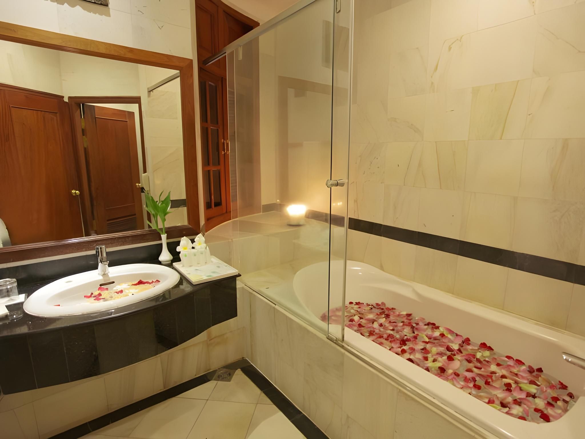 Deluxe Double Pool view with balcony