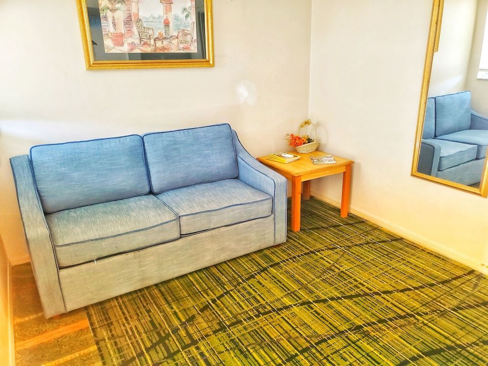 The Port Hotel & Marina Standard Room, 1 King Bed 5