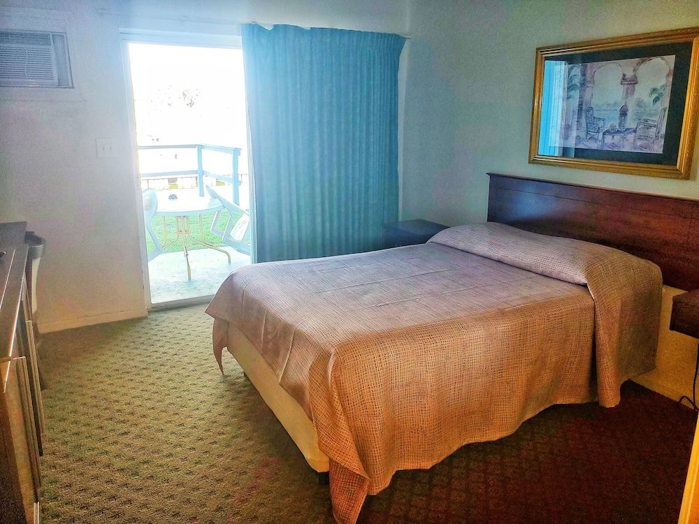 The Port Hotel & Marina Standard Room, 2 Double Beds