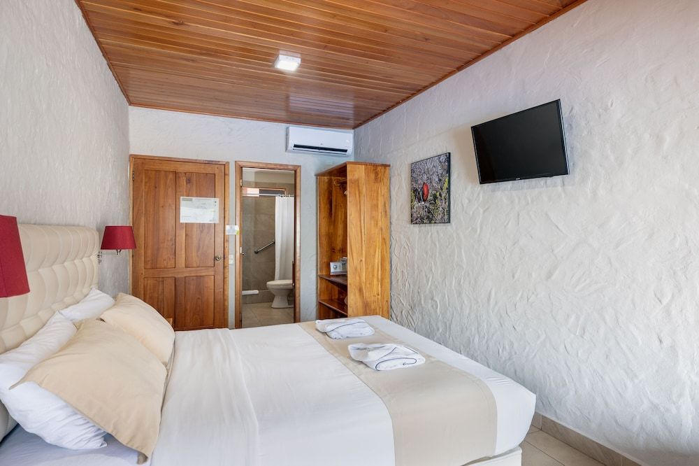 Blu Galapagos Sustainable Waterfront Lodge Junior Suite