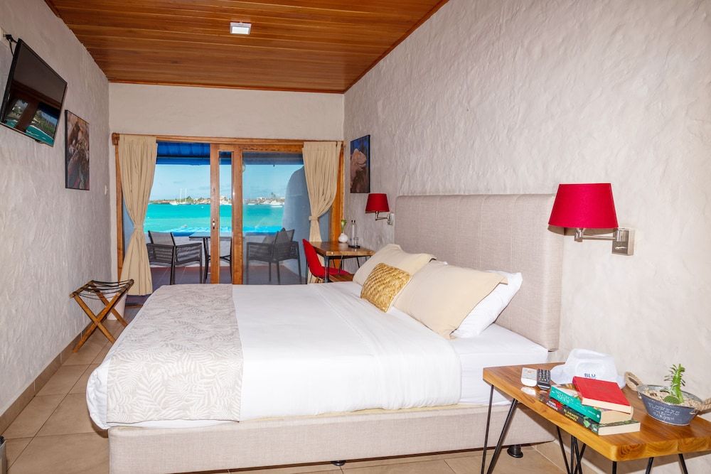 Blu Galapagos Sustainable Waterfront Lodge Junior Suite 2