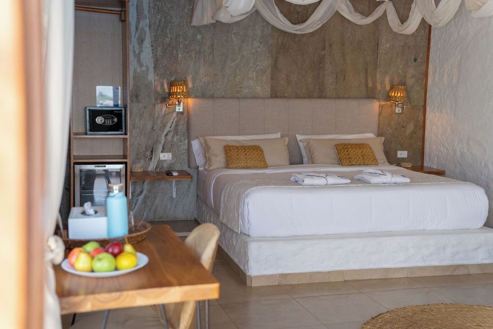 Blu Galapagos Sustainable Waterfront Lodge Suite Signature 5