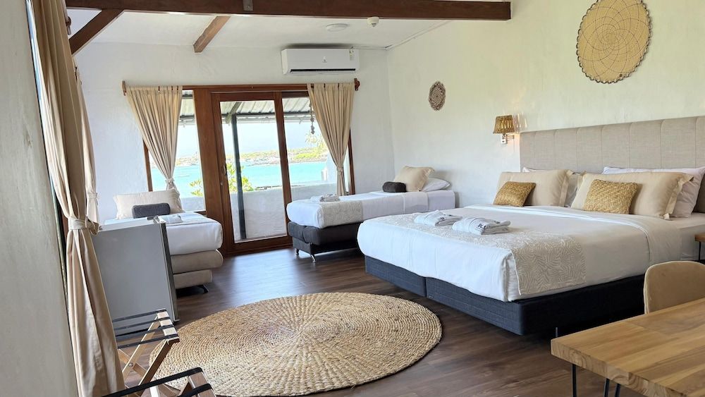 Blu Galapagos Sustainable Waterfront Lodge Suite Signature 8