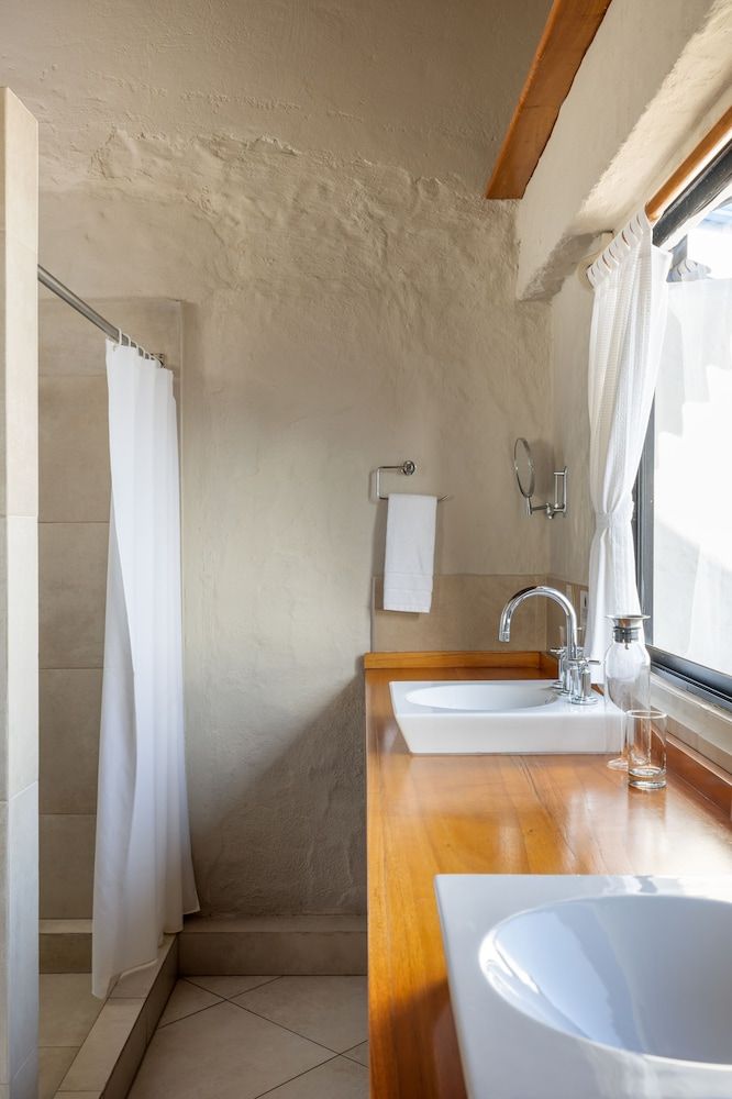 Blu Galapagos Sustainable Waterfront Lodge Deluxe Suite, Balcony, Ocean View 4