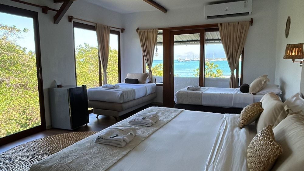 Blu Galapagos Sustainable Waterfront Lodge Suite Signature 4