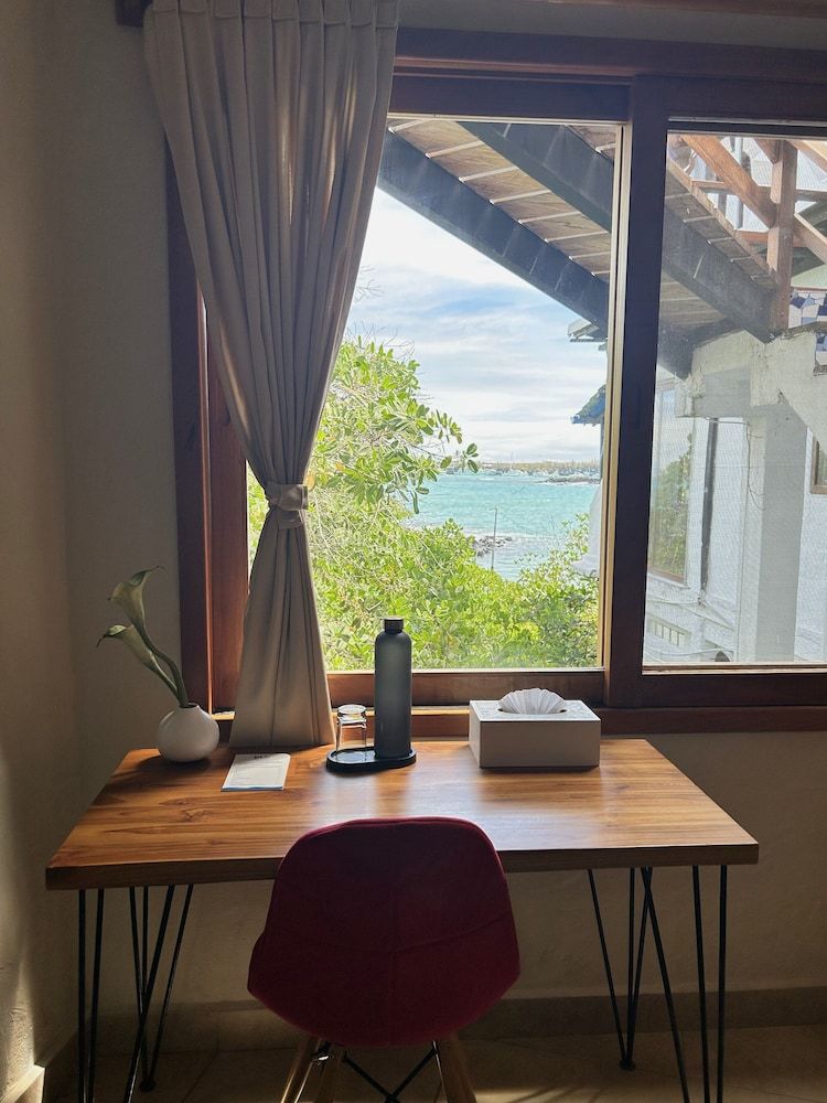 Blu Galapagos Sustainable Waterfront Lodge Junior Suite 11