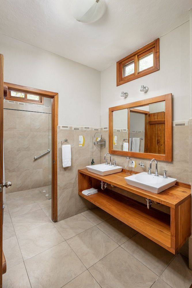 Blu Galapagos Sustainable Waterfront Lodge Junior Suite 13