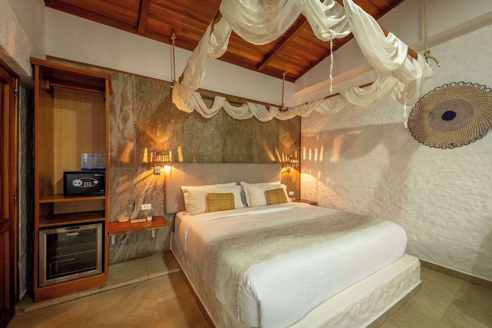 Blu Galapagos Sustainable Waterfront Lodge Suite Signature 7