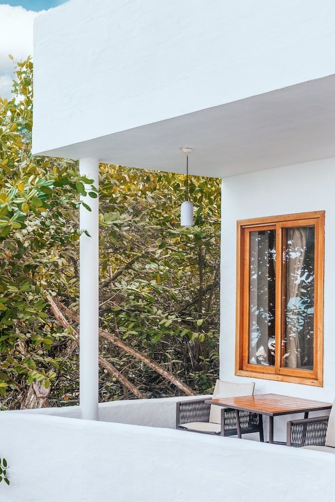 Blu Galapagos Sustainable Waterfront Lodge Junior Suite 10