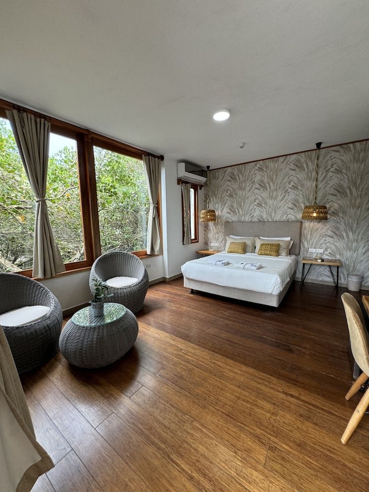 Blu Galapagos Sustainable Waterfront Lodge Junior Suite 3