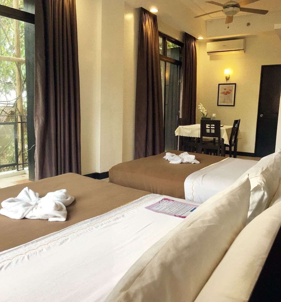 One Crescent Place Junior Suite 3