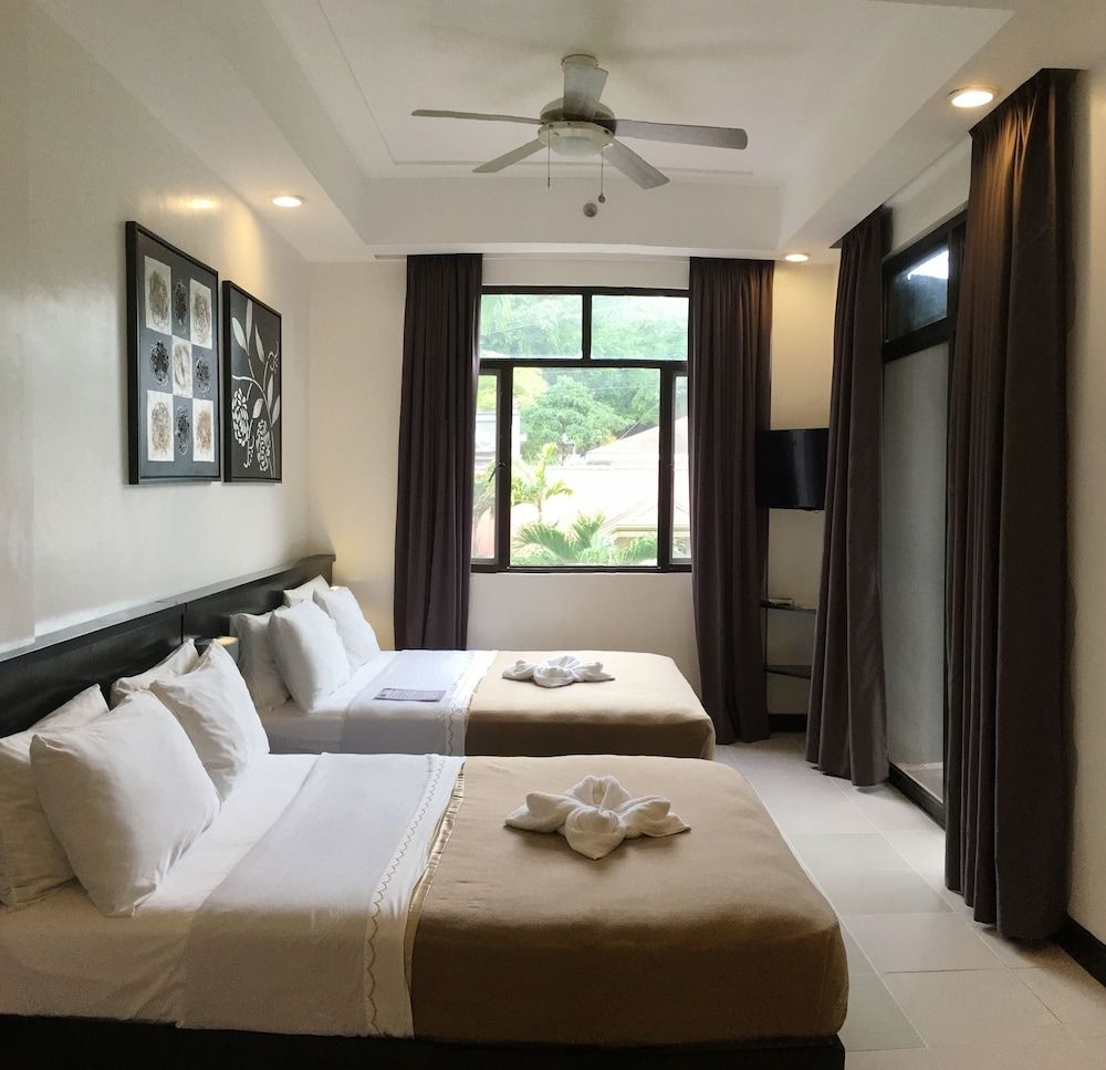 One Crescent Place Junior Suite 9