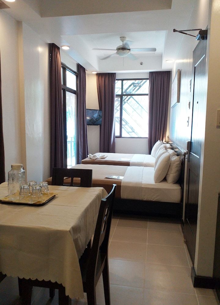 One Crescent Place Junior Suite 15