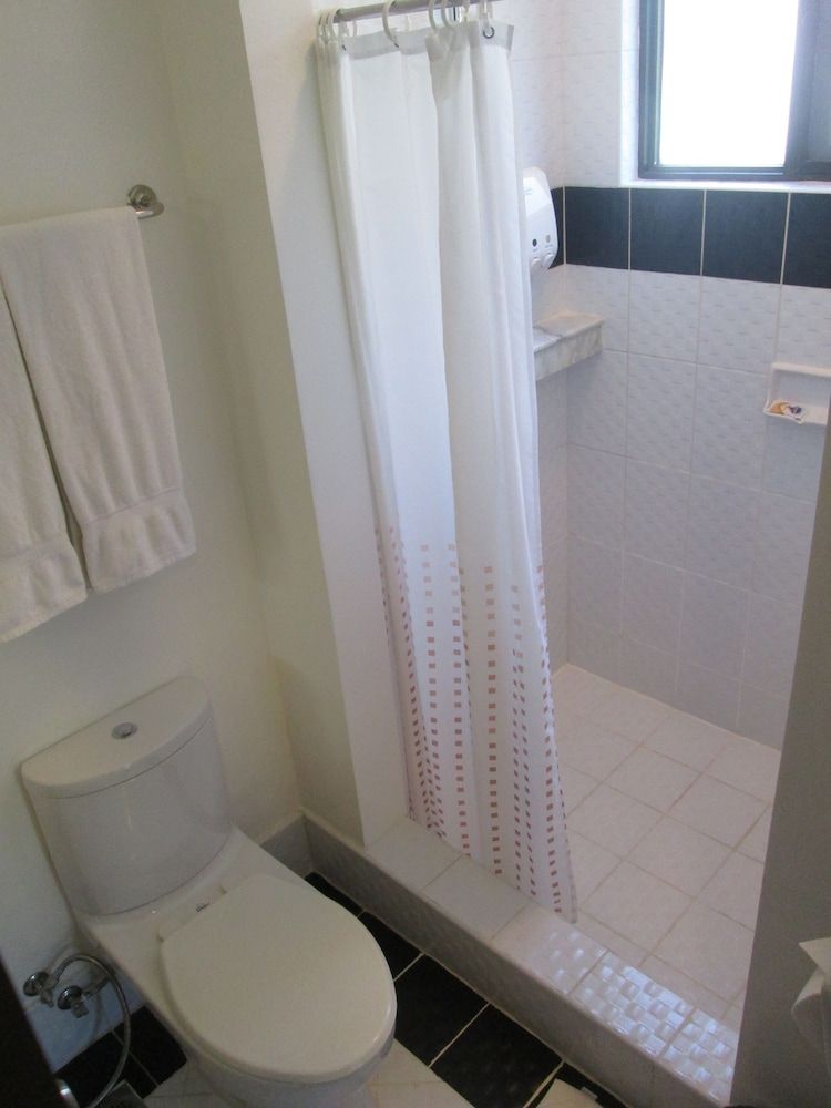 One Crescent Place Junior Suite 12