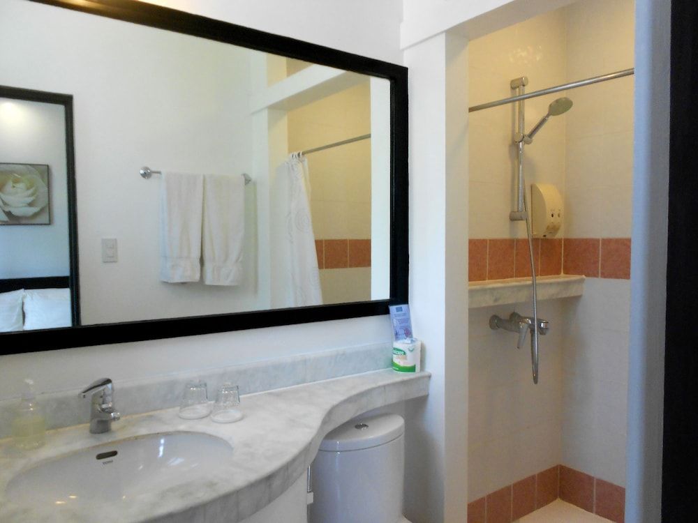 undefined One Crescent Place 8