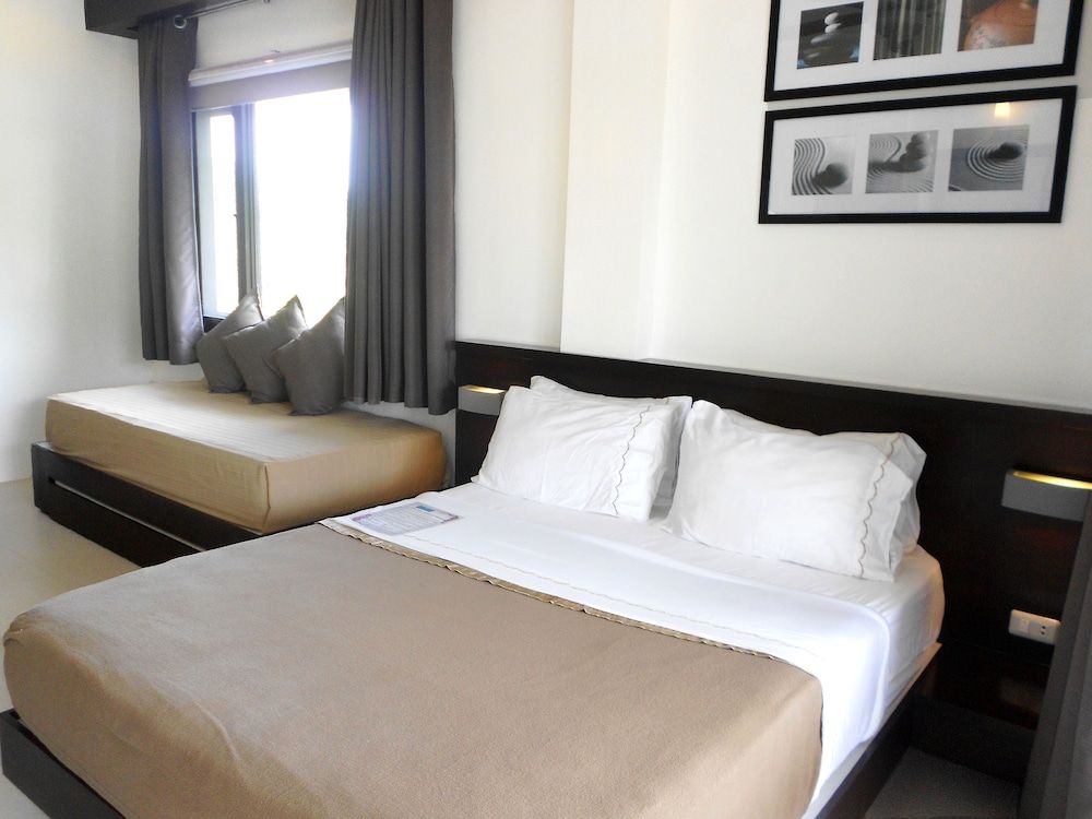 undefined One Crescent Place 8