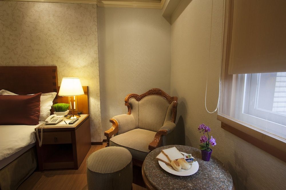 undefined Erin Hotel 9