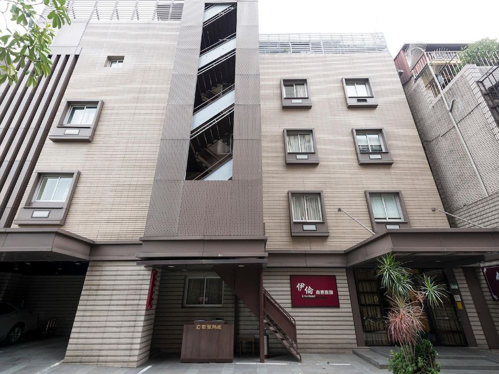 undefined Erin Hotel