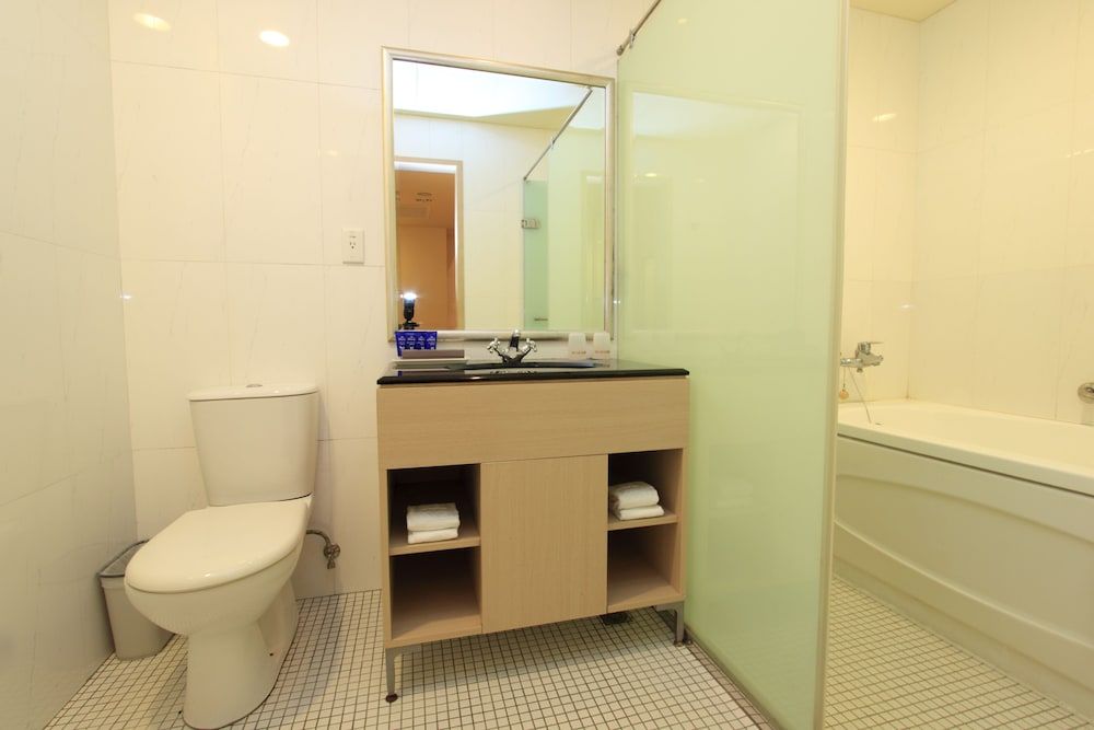 undefined Erin Hotel 6