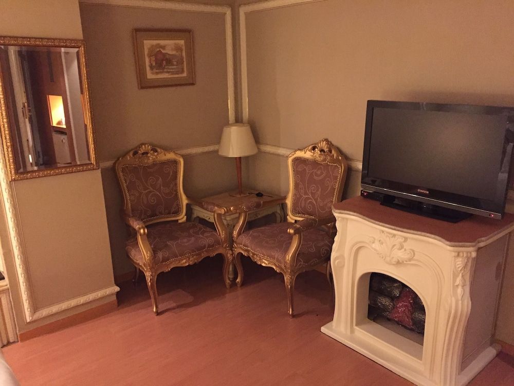 undefined Charming Castle Hotel 10