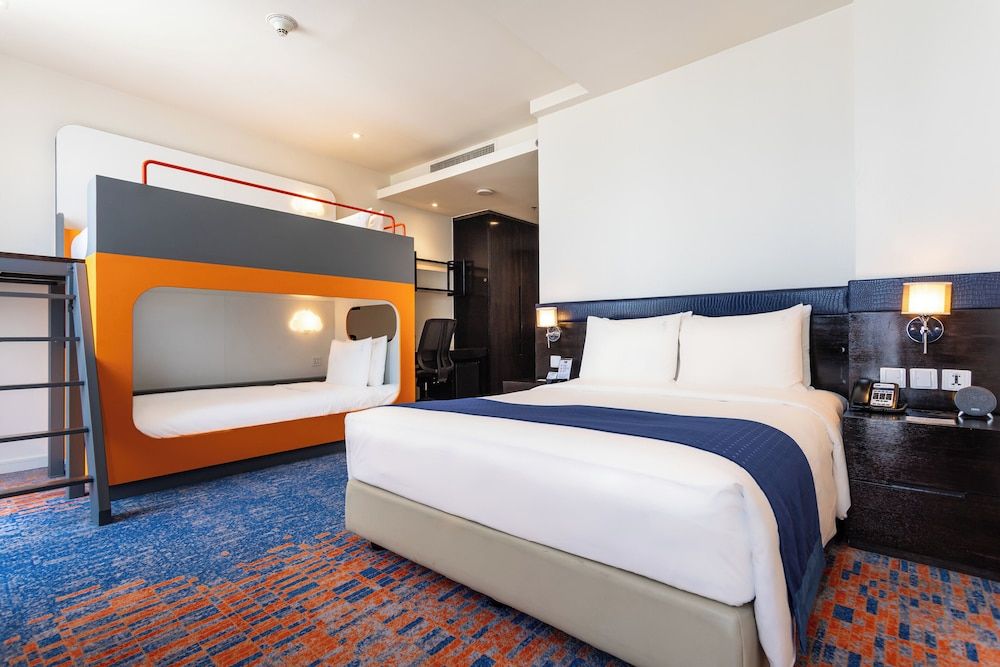 Family Room, 1 Queen Bed (Free Breakfast)