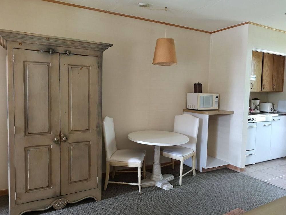 Hôtellerie Jardins de Ville Room, 1 Queen Bed, Kitchenette (Pavilion) 5