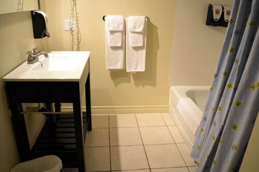 Hôtellerie Jardins de Ville Standard Room, 2 Double Beds 3