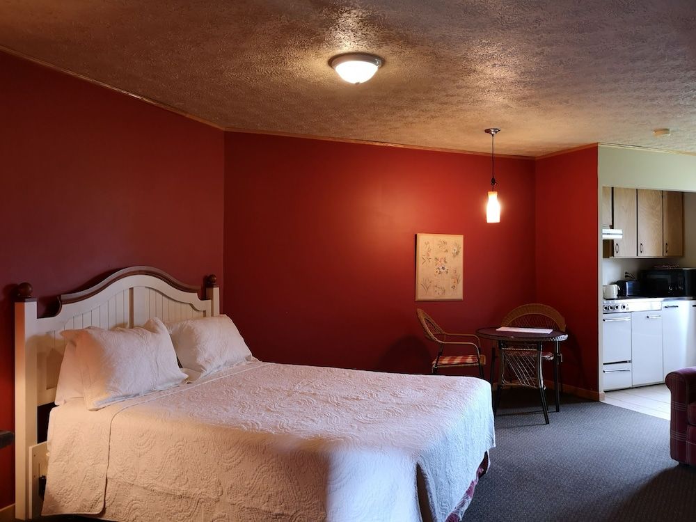 Hôtellerie Jardins de Ville Room, 1 Queen Bed, Kitchenette (Pavilion) 6