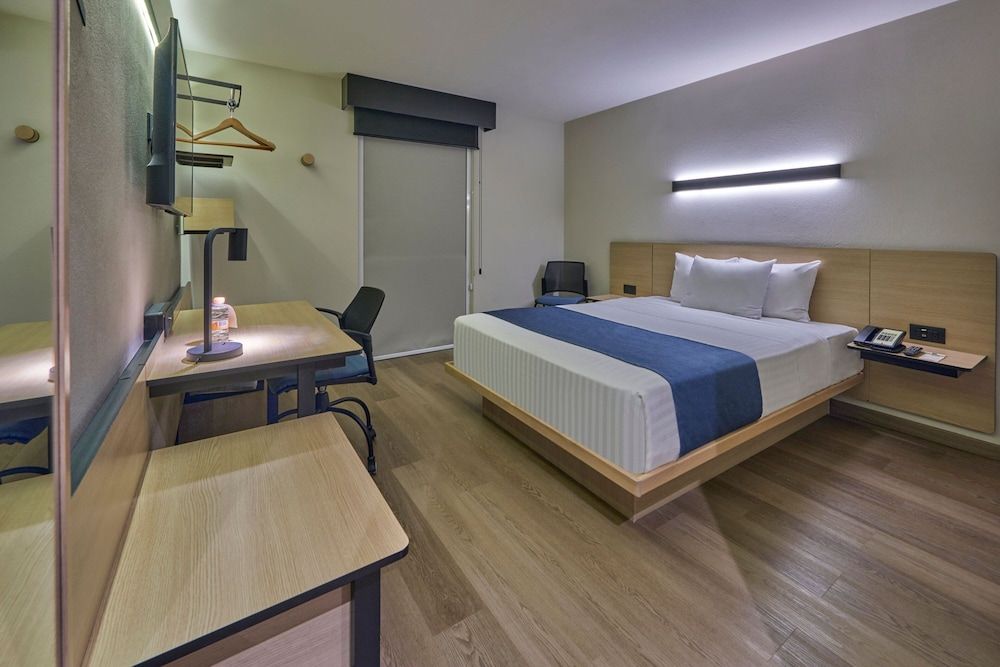 City Express by Marriott Playa Del Carmen Room, 1 Queen Bed 7