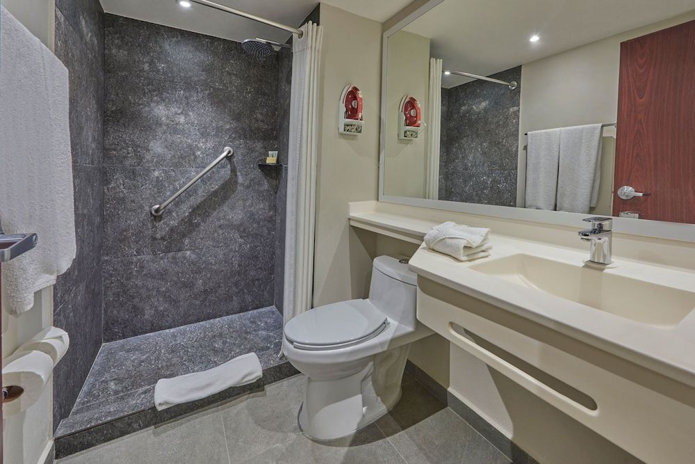 City Express by Marriott Playa Del Carmen Room, 1 Queen Bed 9