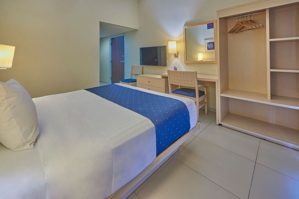City Express by Marriott Playa Del Carmen Room, 1 Queen Bed 5