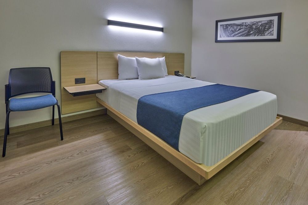 City Express by Marriott Playa Del Carmen Room, 1 Queen Bed 4