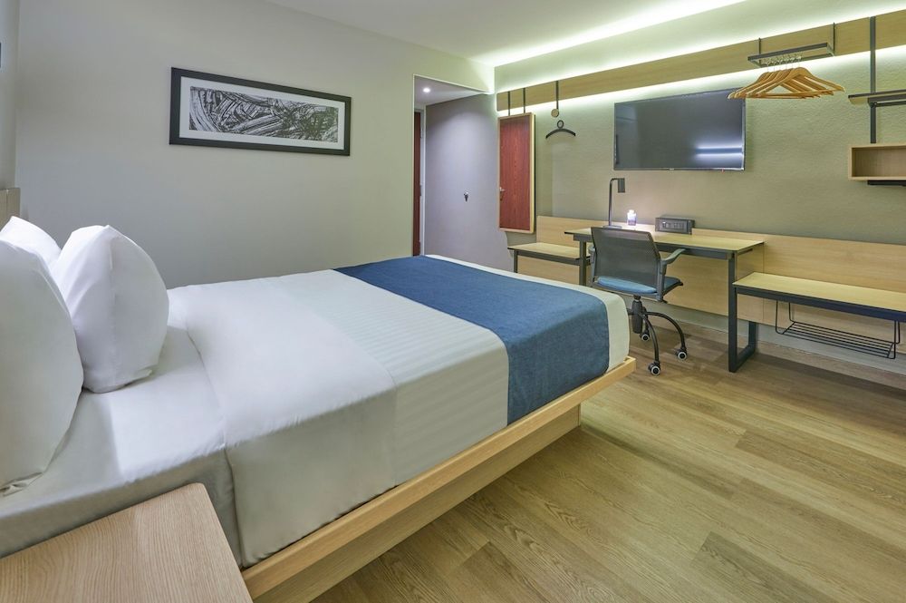 City Express by Marriott Playa Del Carmen Room, 1 Queen Bed 3