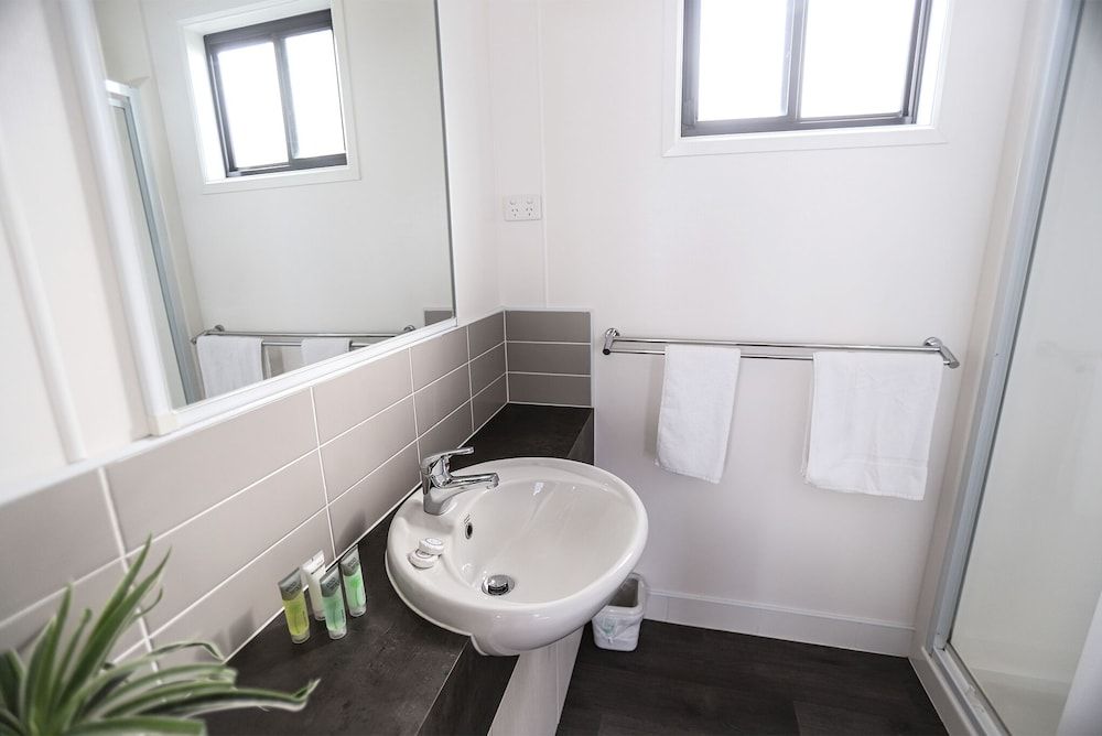 Amaroo Holiday Park Executive Two-Bedroom Villa 4