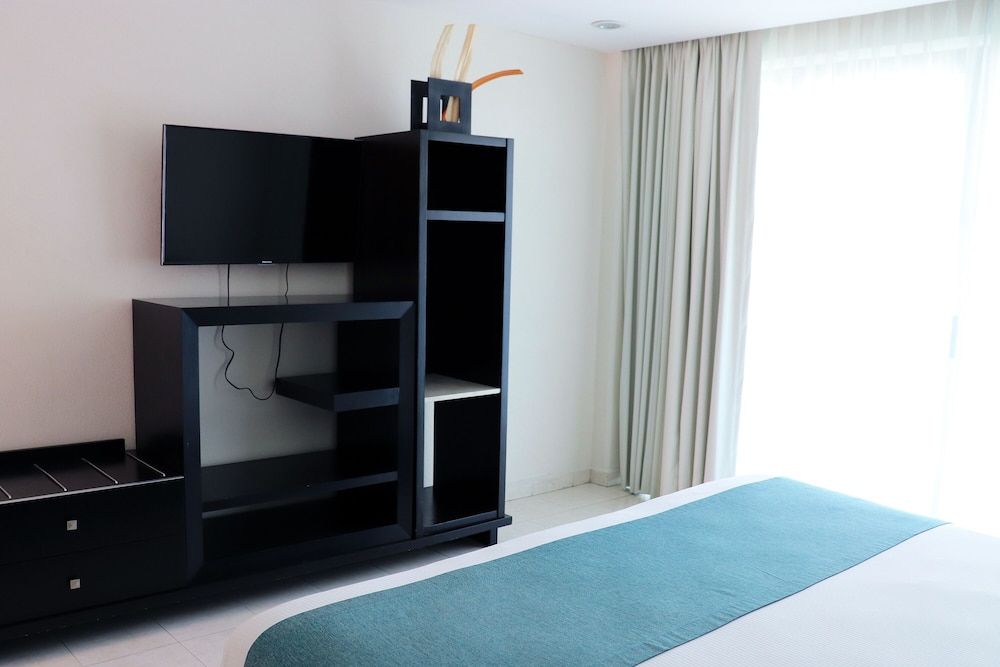 Hotel Rio 1300 Superior Room, 1 King Bed, Balcony 5