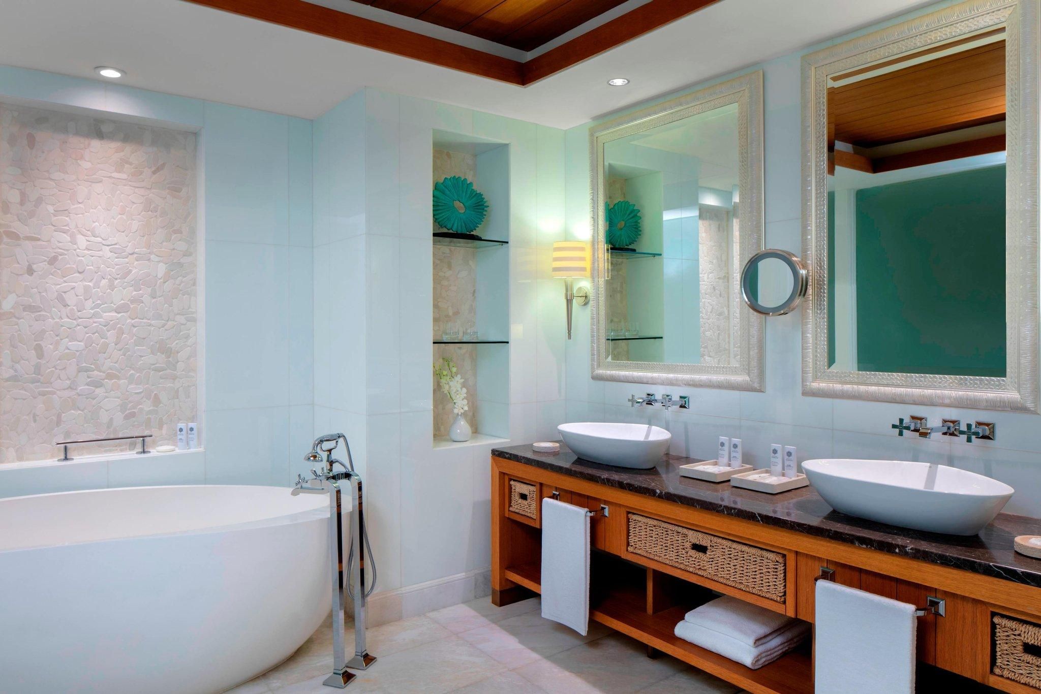 Two Bedroom Ocean Suite, 2 Bedroom Suite, Bedroom 1: 1 King, Bedroom 2: 2 Queen, Sea View